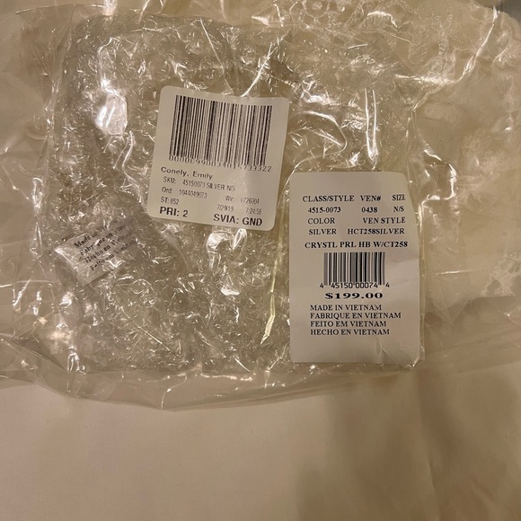 Oleg Cassini brand new wedding veil and headpiece. - Picture 6 of 7